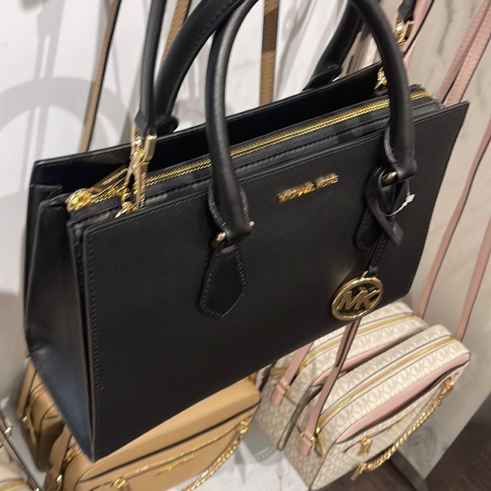 Michael Kors Sheila Medium Center Zip Satchel Crossbody Bag
NWT - Picture 3 of 16